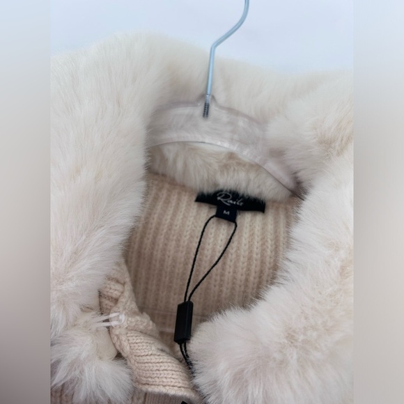 NWT $268 Rails esme Cardigan sweater in Ivory size M Removable Faux Fur Collar - Picture 11 of 16